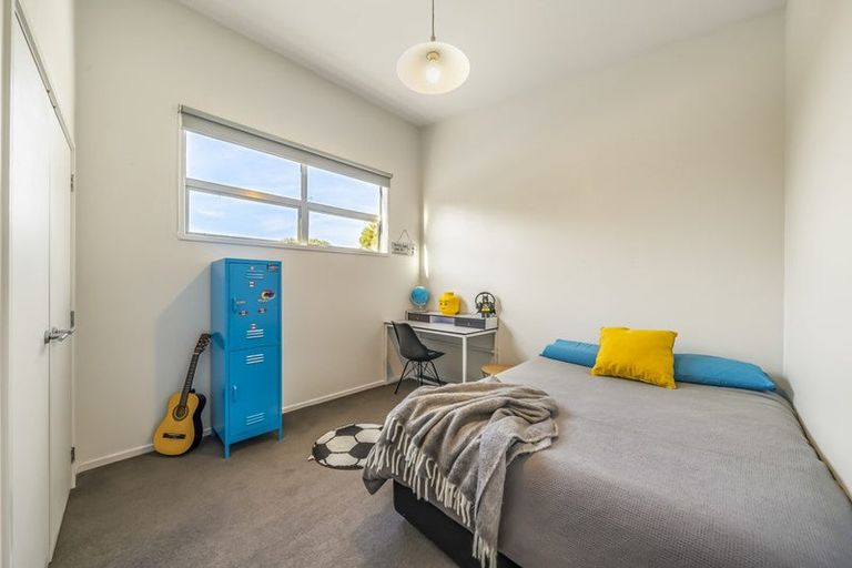 Photo of property in 17 Scoresby Grove, Whitby, Porirua, 5024