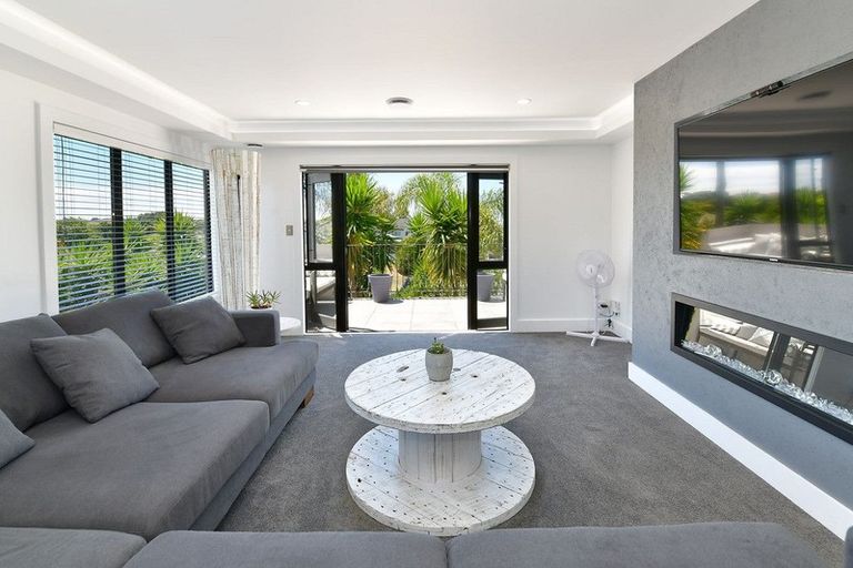 Photo of property in 353 Gulf Harbour Drive, Gulf Harbour, Whangaparaoa, 0930