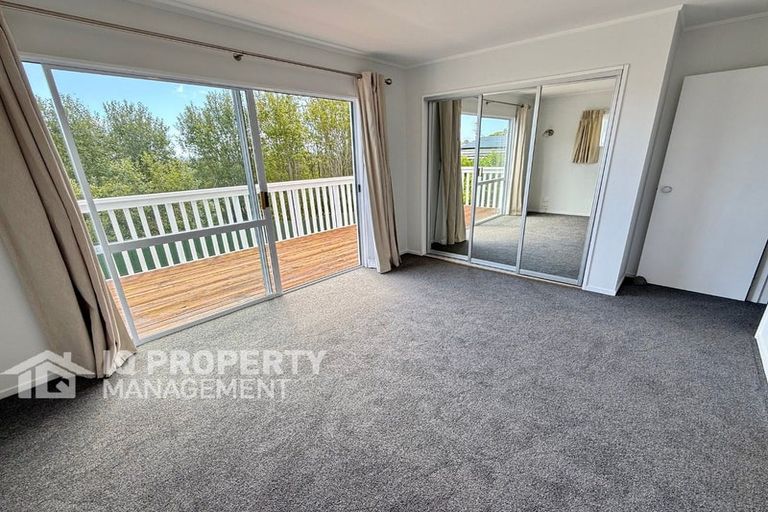 Photo of property in 1/452 Don Buck Road, Massey, Auckland, 0614