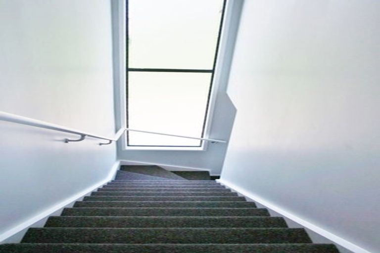 Photo of property in 16b Woodall Place, Totara Vale, Auckland, 0627