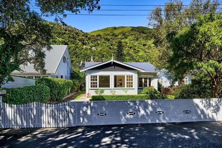 Photo of property in 107 Oroua Street, Eastbourne, Lower Hutt, 5013