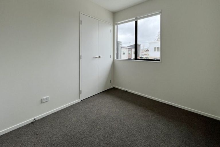 Photo of property in 7/476 West Coast Road, Glen Eden, Auckland, 0602