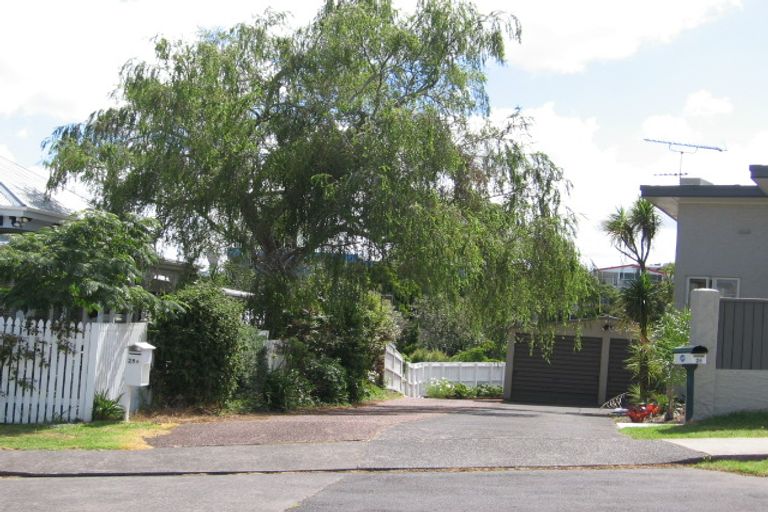 Photo of property in 28 Mariposa Crescent, Birkenhead, Auckland, 0626