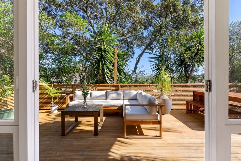 Photo of property in 1/16a Bardia Street, Belmont, Auckland, 0622