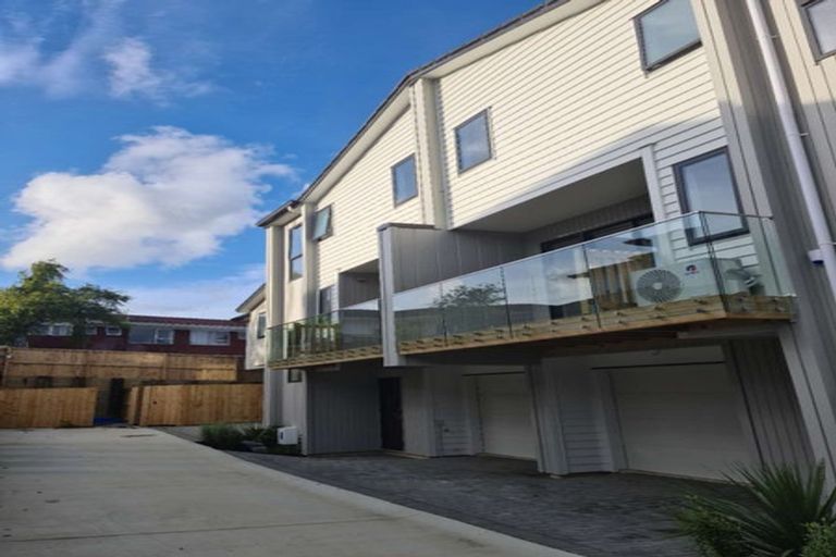 Photo of property in 16d Sheridan Drive, New Lynn, Auckland, 0600