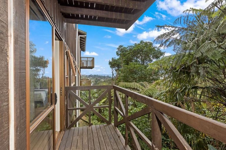 Photo of property in 1/807 East Coast Road, Northcross, Auckland, 0630