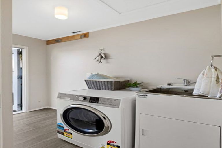 Photo of property in 6a Lucy Foster Lane, Red Beach, 0932