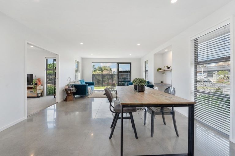 Photo of property in 6 Greenridge Lane, Merrilands, New Plymouth, 4312