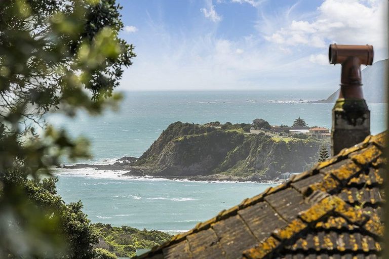 Photo of property in 44 View Road, Titahi Bay, Porirua, 5022