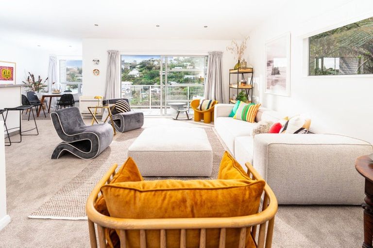 Photo of property in 21 Kopiko Way, Brooklyn, Wellington, 6021