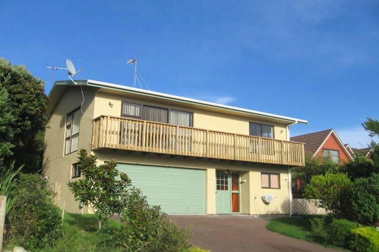 Photo of property in 14 Kinloch Place, Papakowhai, Porirua, 5024