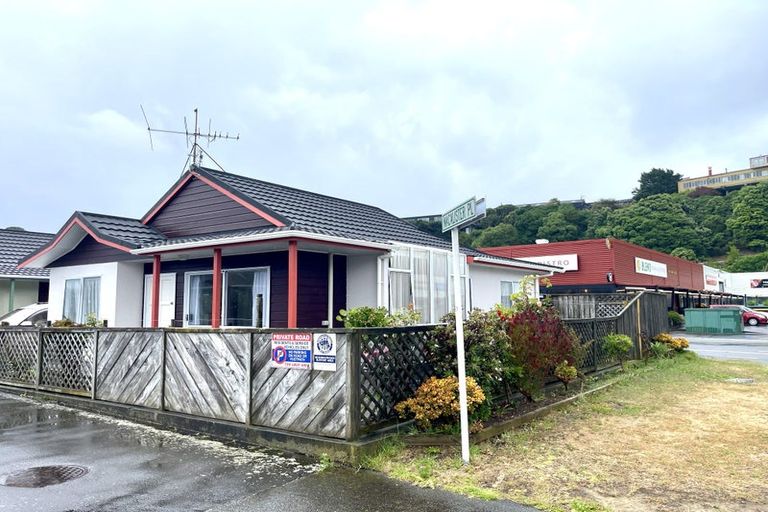 Photo of property in 2 Macalister Place, Miramar, Wellington, 6022