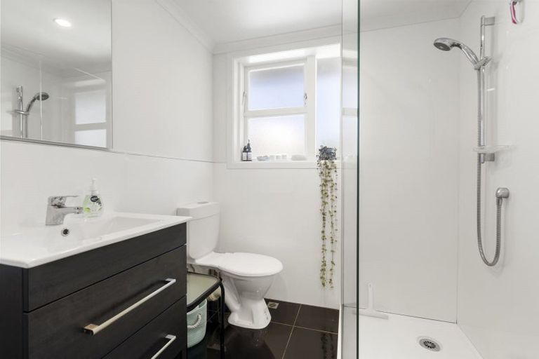 Photo of property in 8 Naughton Terrace, Kilbirnie, Wellington, 6022