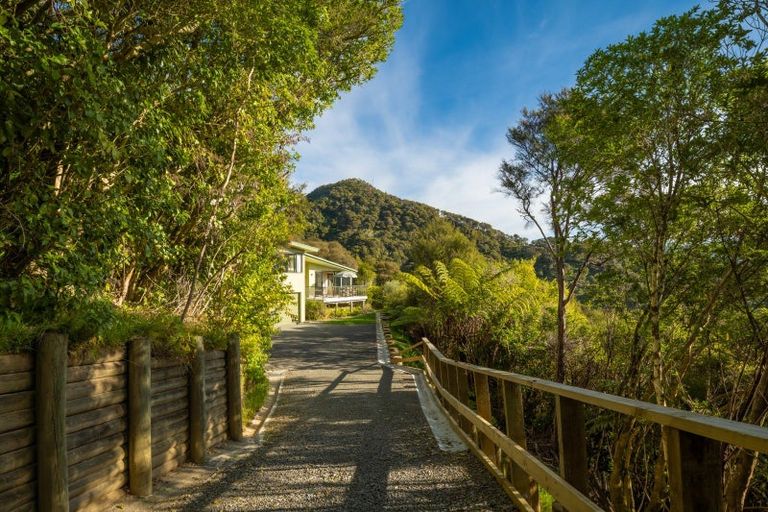 Photo of property in 461 Kenepuru Road, Moetapu Bay, Picton, 7282