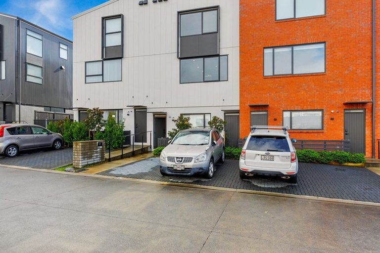 Photo of property in 6/4 Matimati Place, Hobsonville, Auckland, 0616