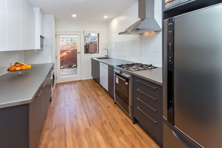 Photo of property in 2/83 Uxbridge Road, Cockle Bay, Auckland, 2014