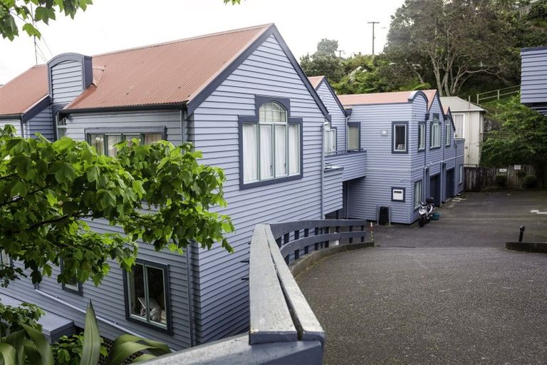 Photo of property in 4/93a Kelburn Parade, Kelburn, Wellington, 6012