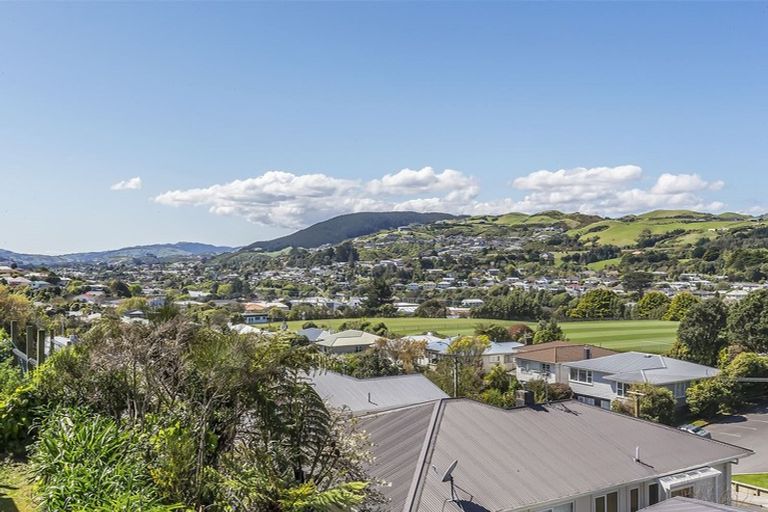 Photo of property in 13 Saint Edmund Crescent, Tawa, Wellington, 5028