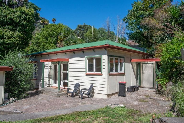 Photo of property in 32 Coote Road, Bluff Hill, Napier, 4110
