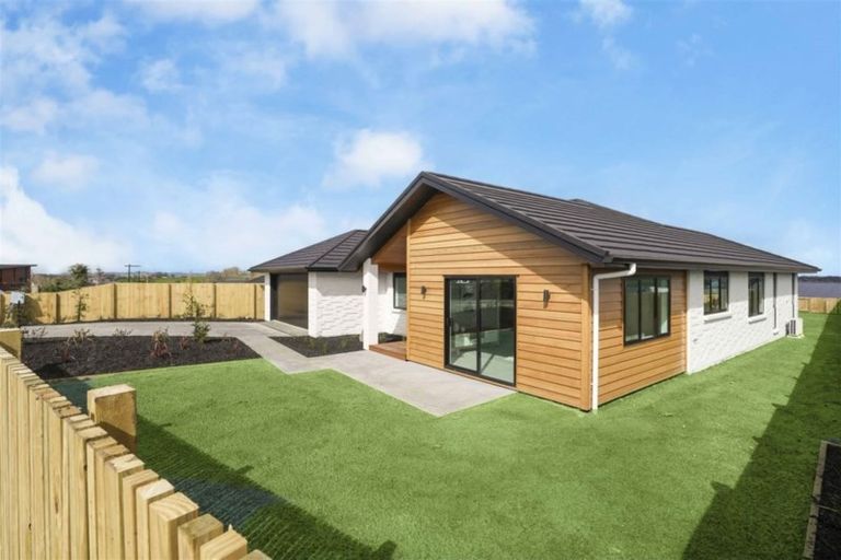 Photo of property in 6 Kapua Crescent, Rototuna North, Hamilton, 3210