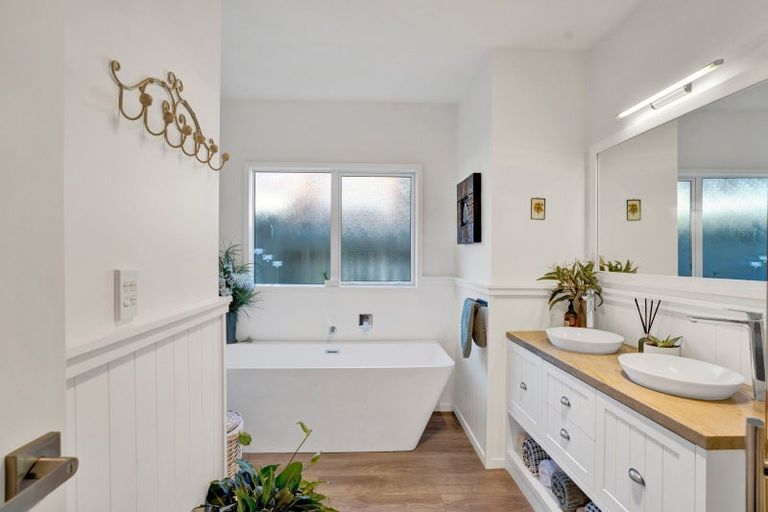 Photo of property in 14a Clawton Street, Westown, New Plymouth, 4310