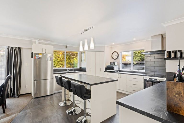 Photo of property in 4 Cargill Place, Frankleigh Park, New Plymouth, 4310