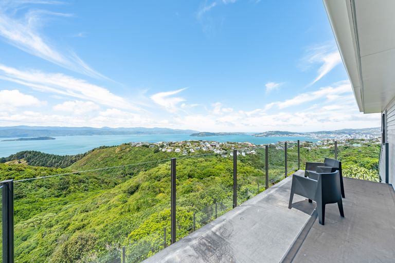 Photo of property in 42 Gurkha Crescent, Khandallah, Wellington, 6035