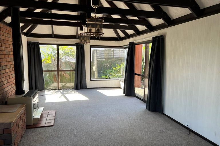 Photo of property in 1/268 Forrest Hill Road, Forrest Hill, Auckland, 0620