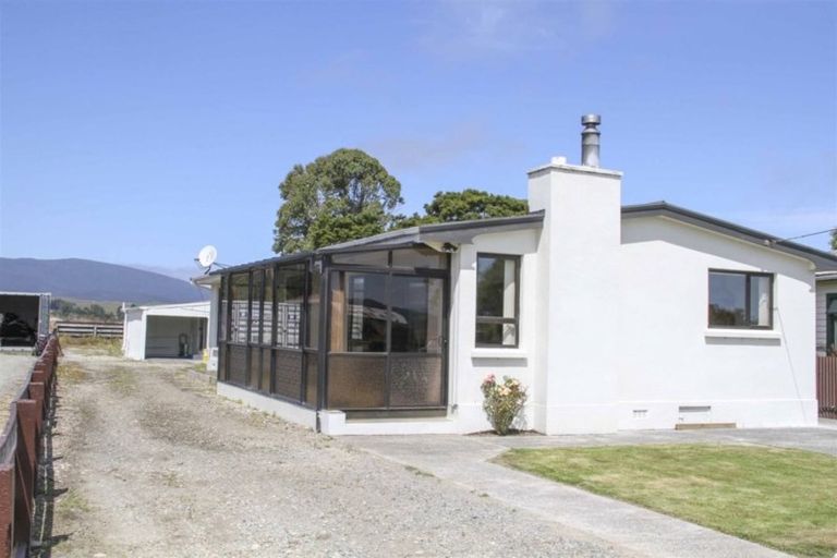 Photo of property in 7 Papatotara Road, Tuatapere, 9620