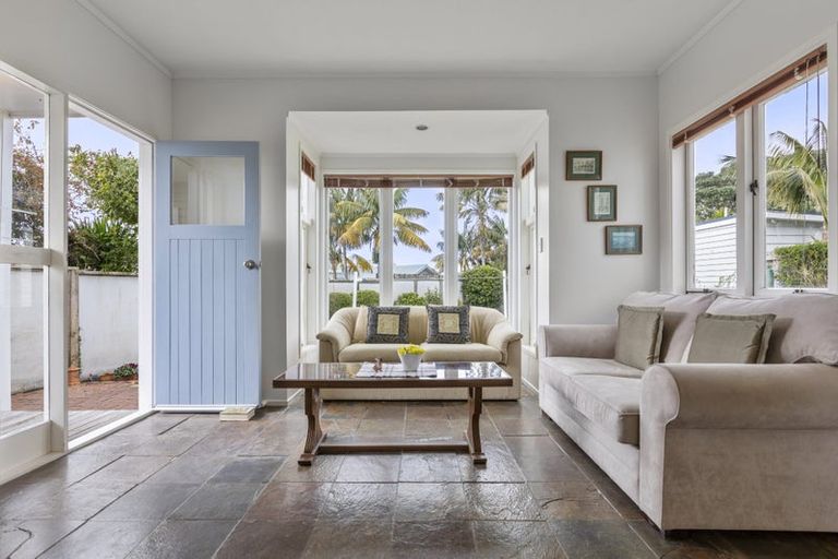 Photo of property in 62 Vauxhall Road, Devonport, Auckland, 0624