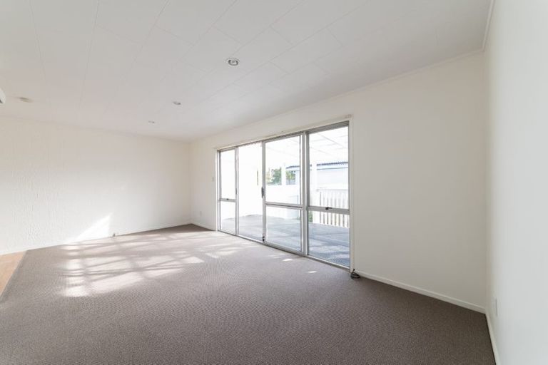 Photo of property in 2/80 Portage Road, New Lynn, Auckland, 0600