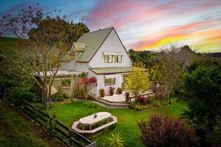 Photo of property in 5 Wendy Road, Waitakere, Auckland, 0816