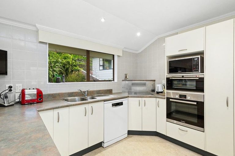 Photo of property in 49 Woodman Drive, Tawa, Wellington, 5028