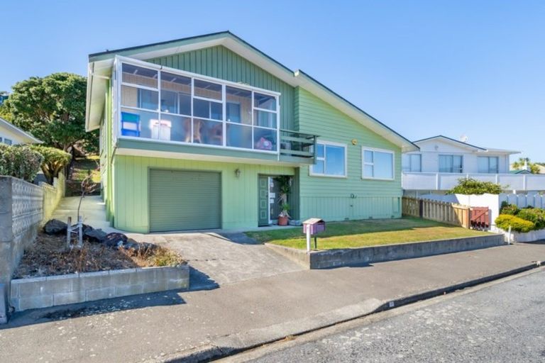 Photo of property in 7 Witham Street, Island Bay, Wellington, 6023