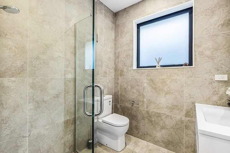 Photo of property in 34a Lyons Avenue, Murrays Bay, Auckland, 0630