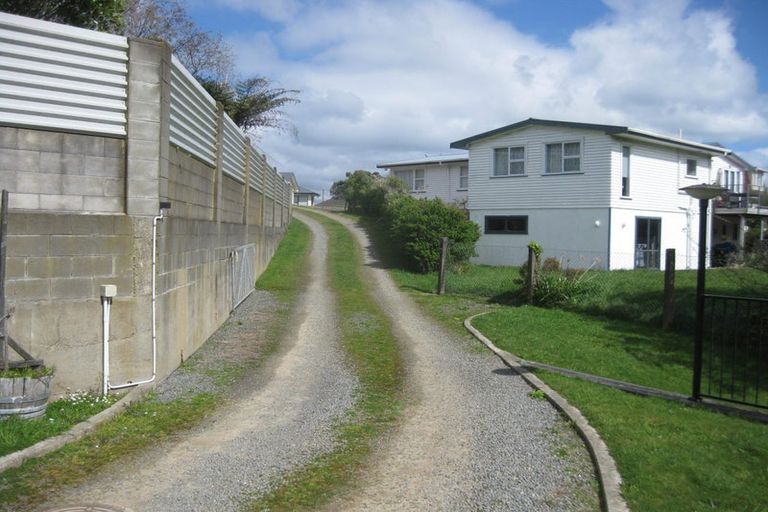 Photo of property in 17 Holly Grove, Maungaraki, Lower Hutt, 5010
