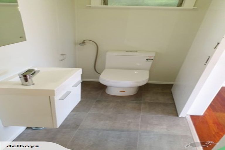 Photo of property in 2/18 Bond Crescent, Forrest Hill, Auckland, 0620