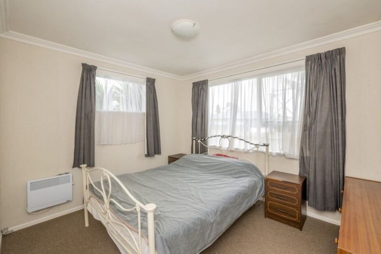 Photo of property in 1 Bartholomew Road, Levin, 5510