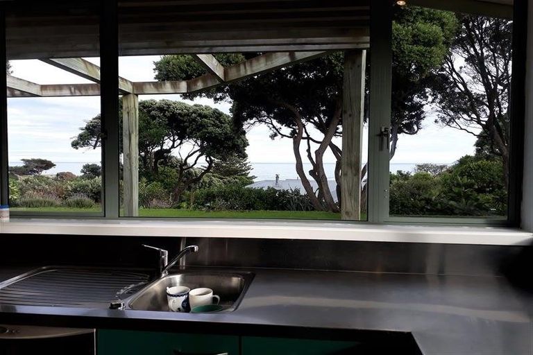 Photo of property in 137 Wellington Road, Paekakariki, 5034