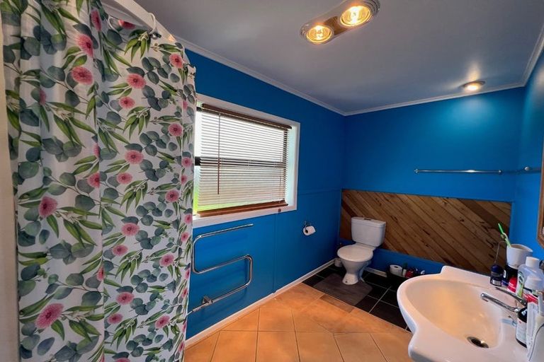 Photo of property in 94 Triangle Road, Massey, Auckland, 0614