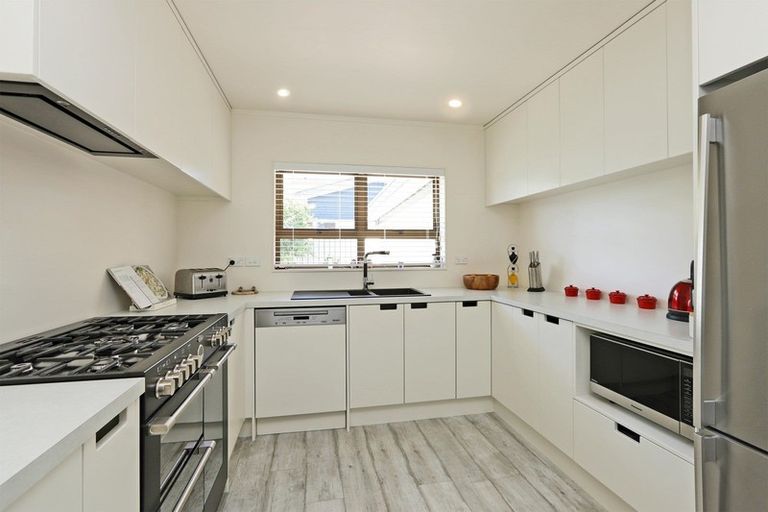 Photo of property in 15 Swansea Place, Tamatea, Napier, 4112