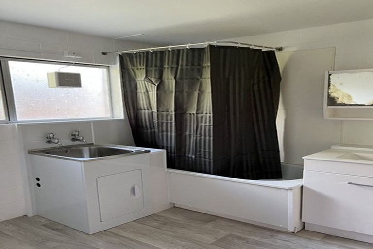 Property details for 2/42 Don Croot Street, Morningside, Auckland, 1021