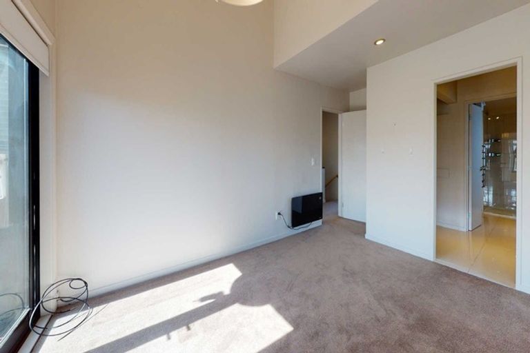 Photo of property in 1/52 Aikmans Road, Merivale, Christchurch, 8014