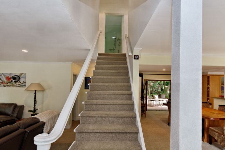 Photo of property in 31 Napuka Road, Henderson Valley, Auckland, 0612