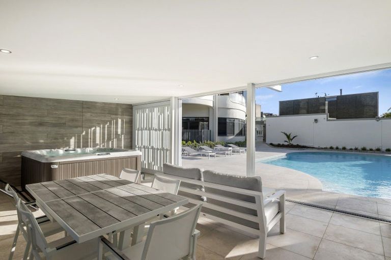 Photo of property in Shangri La Apartments, 10/97 Jervois Road, Herne Bay, Auckland, 1011