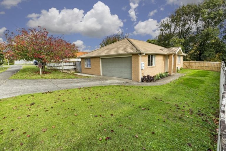 Photo of property in 5 Kathleen Reece Place, Waiuku, 2123