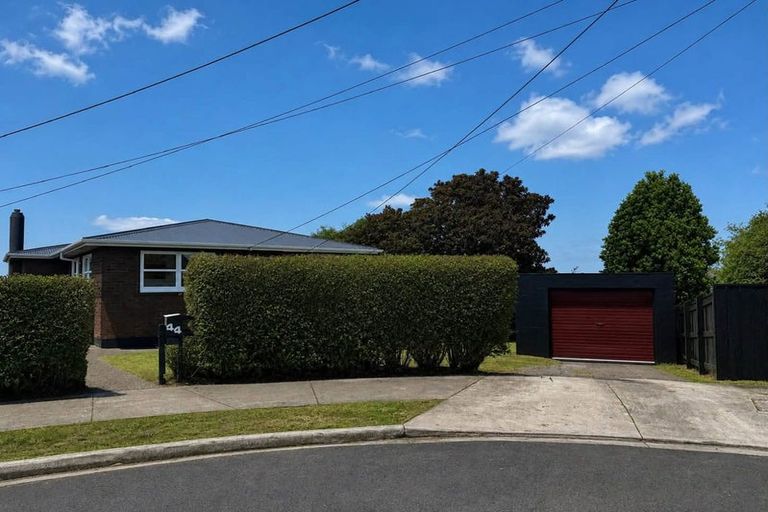 Photo of property in 44 Discovery Place, Marfell, New Plymouth, 4310