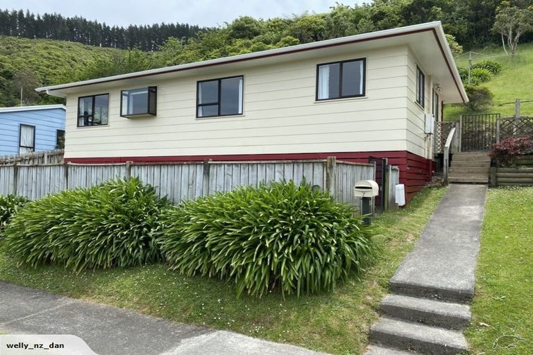 Photo of property in 7 Westra View, Tawa, Wellington, 5028