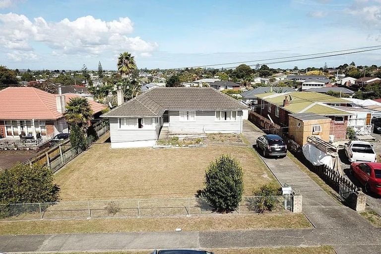 Photo of property in 13 Scotts Road, Manurewa East, Auckland, 2102