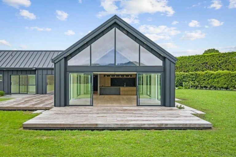 Photo of property in 261 Point Wells Road, Point Wells, 0986